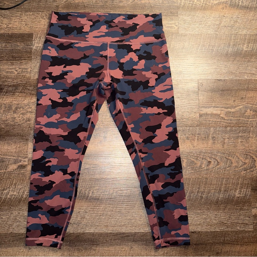 Lululemon Camouflage Wunder Under Print Leggings Smoky Red Night Sea Size 16